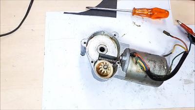 Восстановление зубьев пластиковой шестеренки накаткой