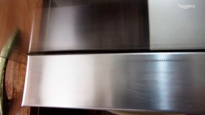 Как я избавляюсь от въевшихся следов жира на кухонной вытяжке за 5 минут Как я избавляюсь от въевшихся следов жира на кухонной вытяжке за 5 минут