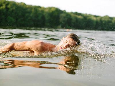 Как плавание влияет на организм человека