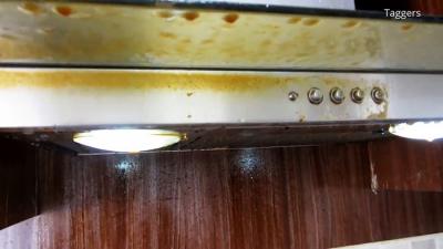 Как я избавляюсь от въевшихся следов жира на кухонной вытяжке за 5 минут Как я избавляюсь от въевшихся следов жира на кухонной вытяжке за 5 минут