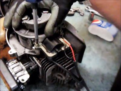 Плохо заводится бензокоса? Отрегулируйте зазор магнето