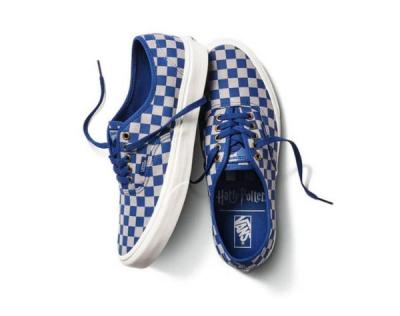 Vans сделал кеды по факультетам Хогвартса. И так увлёкся Слизерином, что пуффендуйцам остаётся грустить