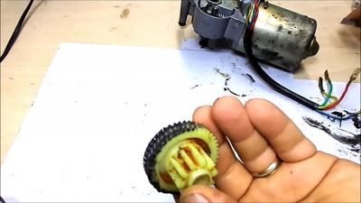 Восстановление зубьев пластиковой шестеренки накаткой