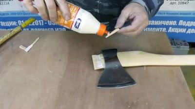 Как насадить топор намертво