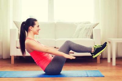 Женский фитнес: как накачать пресс в домашних условиях