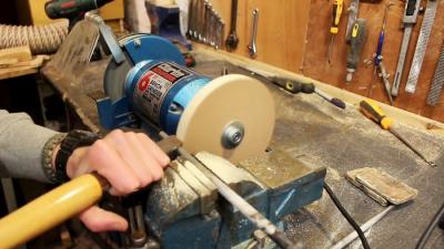 Используем деревянный диск для быстрой наточки ножей Используем деревянный диск для быстрой наточки ножей