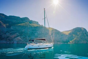 Не роскошь, а средство передвижения: как дешево арендовать яхту