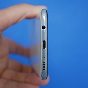 Обзор смартфона Samsung Galaxy A70: внушительный экран и емкая батарея