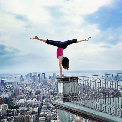 10 экстремальных фотографий людей, висящих на волосок от смерти