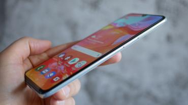 Обзор смартфона Samsung Galaxy A70: внушительный экран и емкая батарея