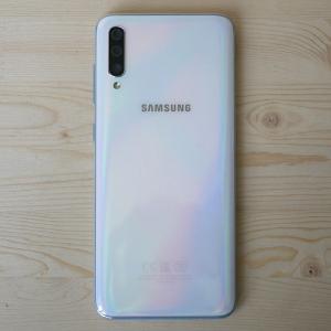 Обзор смартфона Samsung Galaxy A70: внушительный экран и емкая батарея