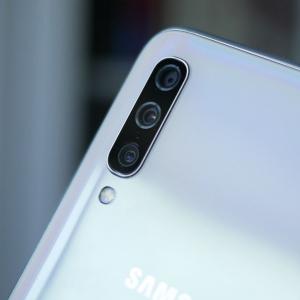 Обзор смартфона Samsung Galaxy A70: внушительный экран и емкая батарея