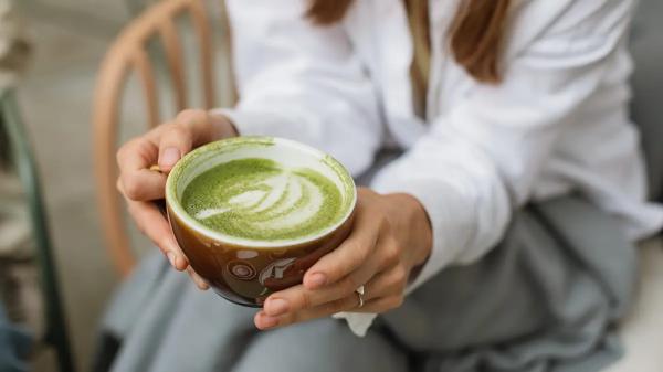 
                Зеленый чай: эликсир здоровья и красоты для женщин