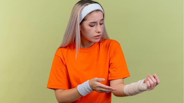 
                Первая помощь при укусах змей