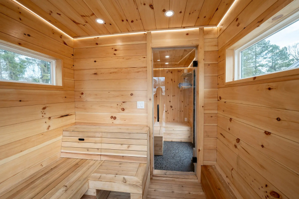 Этот крошечный домик — на самом деле мобильная сауна на колесах