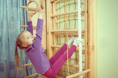 Шведская стенка: предназначение и упражнения на ней